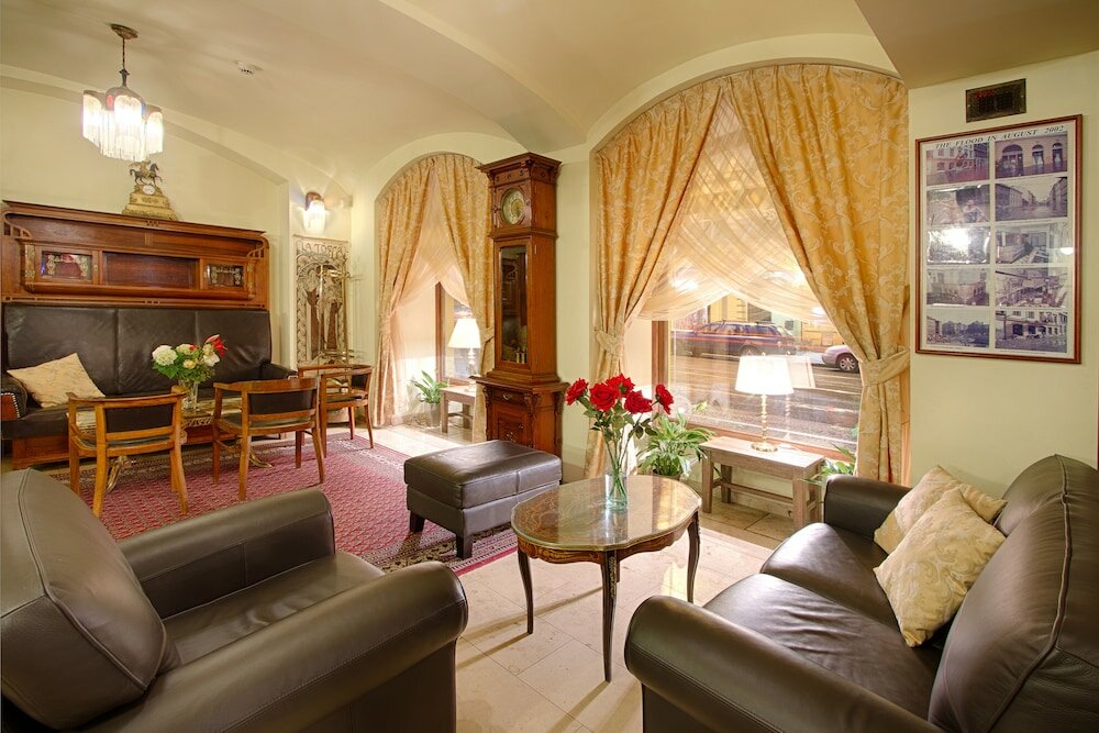 Фото Hotel Mucha