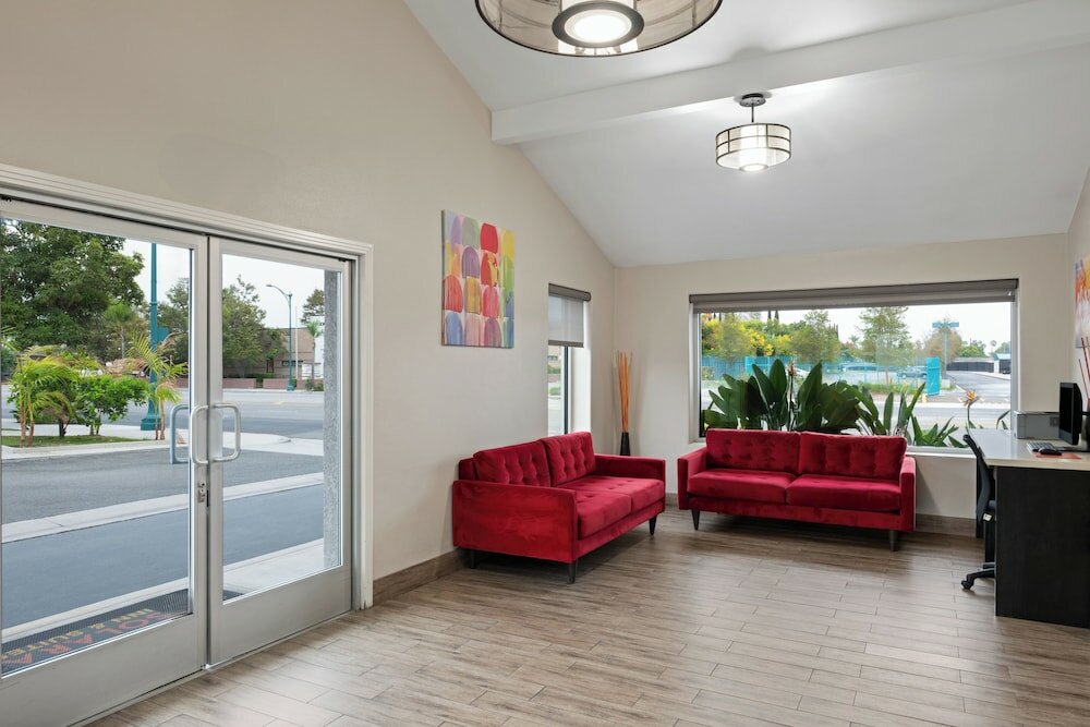 Фото Ramada by Wyndham Anaheim Maingate North