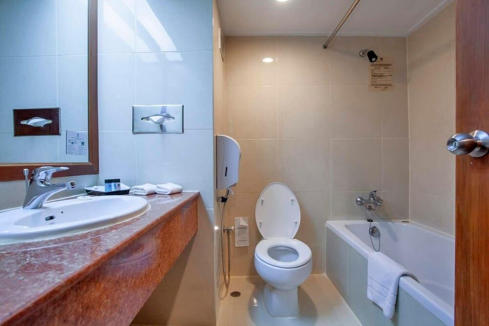 Фото Cholchan Pattaya Beach Resort