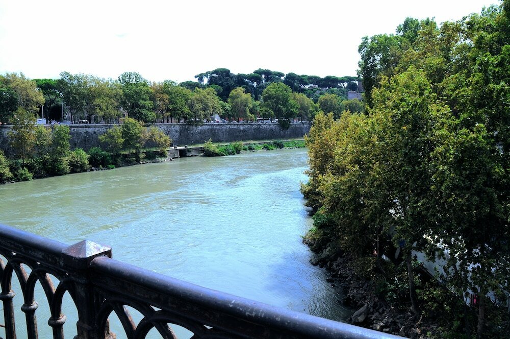 Фото Little Rhome Suites