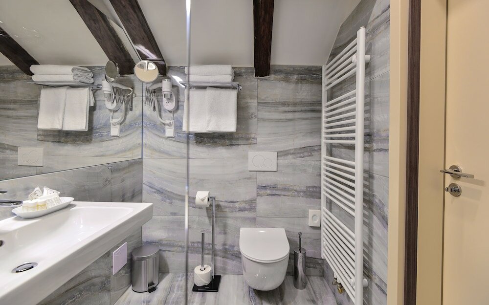 Фото Hotel Garden Court