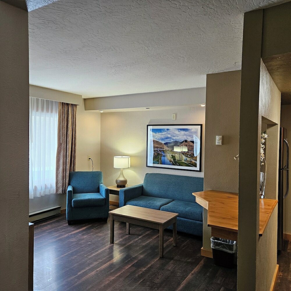 Фото Days Inn and Suites by Wyndham Downtown Missoula-University