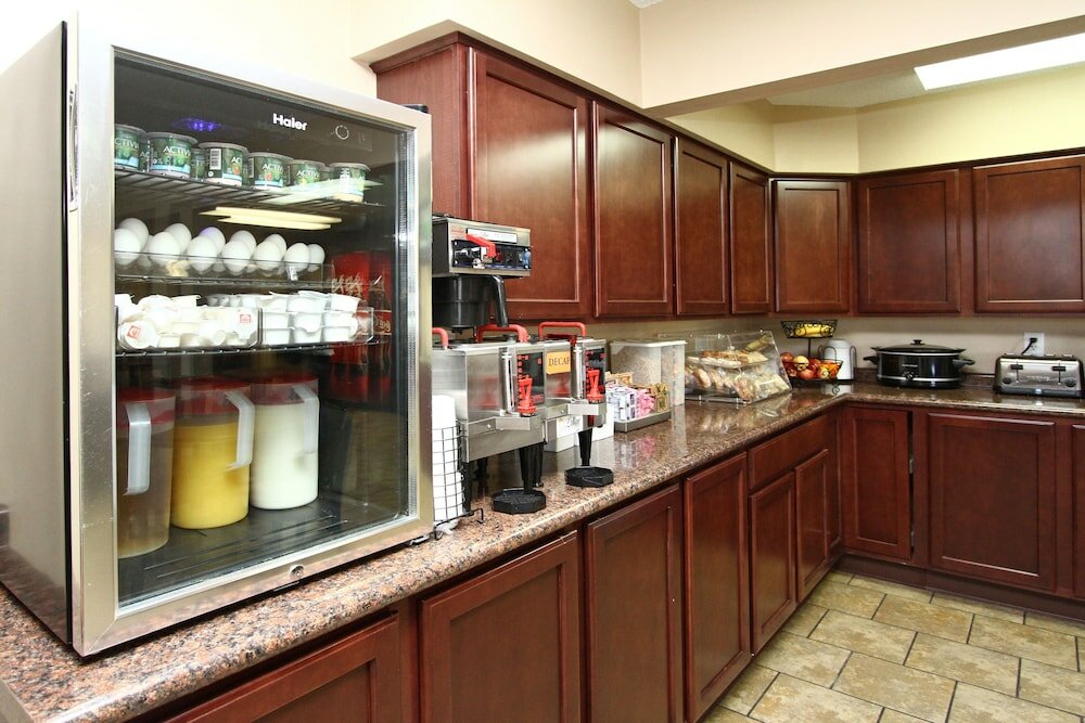 Фото New Victorian Inn and Suites