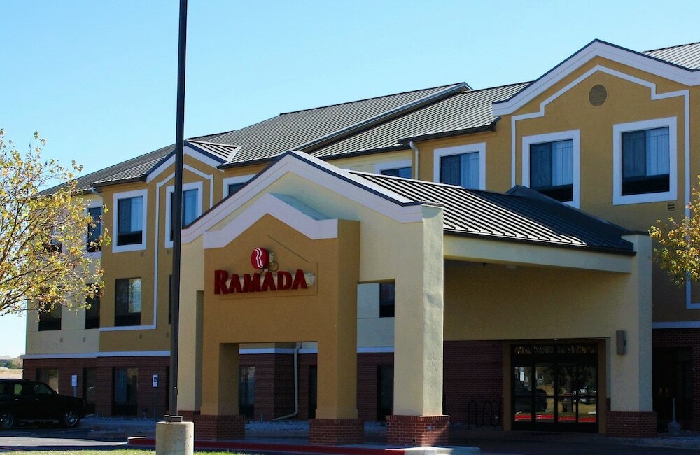 Фото Comfort Suites Denver International Airport