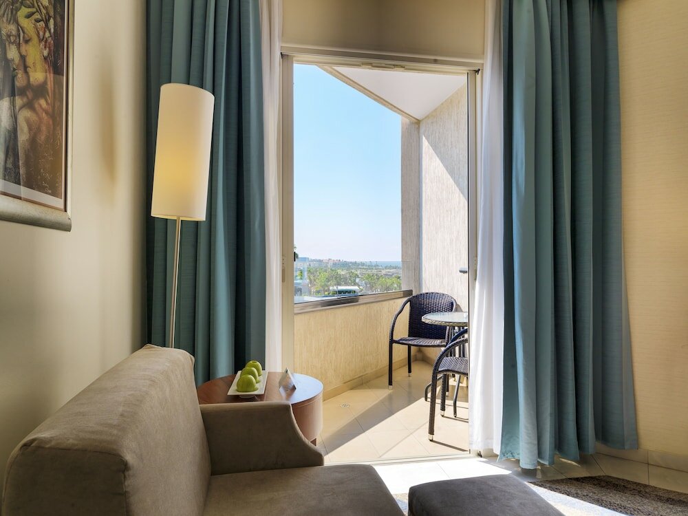 Фото Alexander The Great Beach Hotel