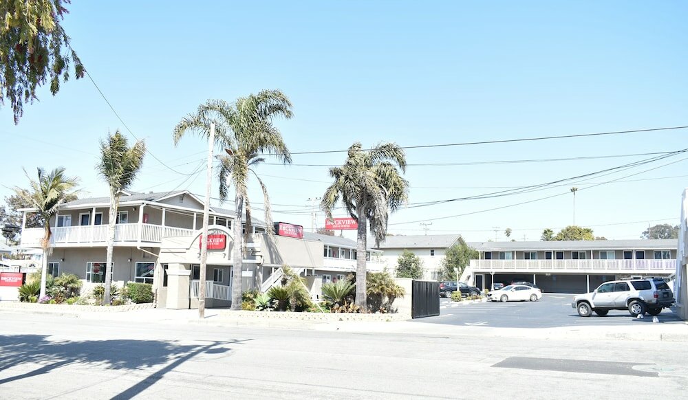 Фото Rockview Inn and Suites