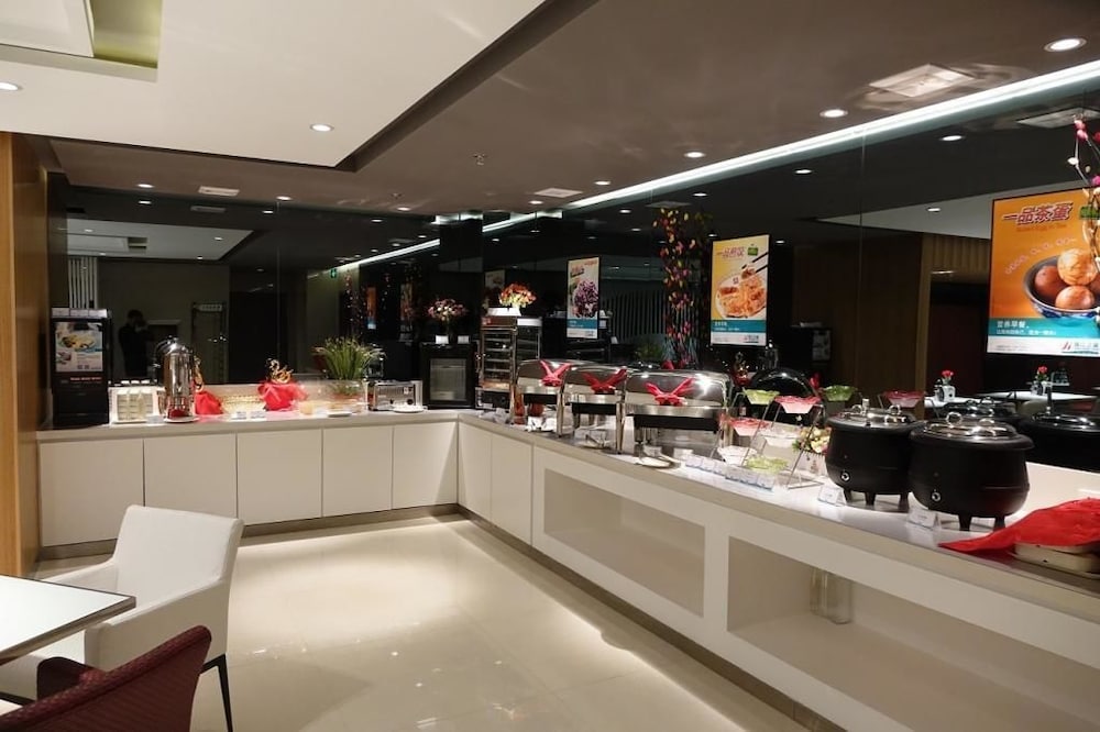 Фото Jinjiang Inn Baoding Railway Station