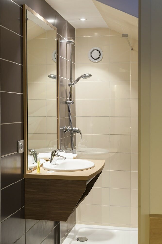 Фото Brit Hotel Mâcon Centre Gare