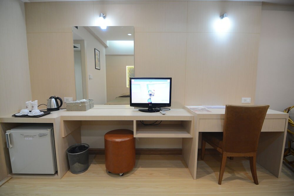 Фото Charoen Hotel