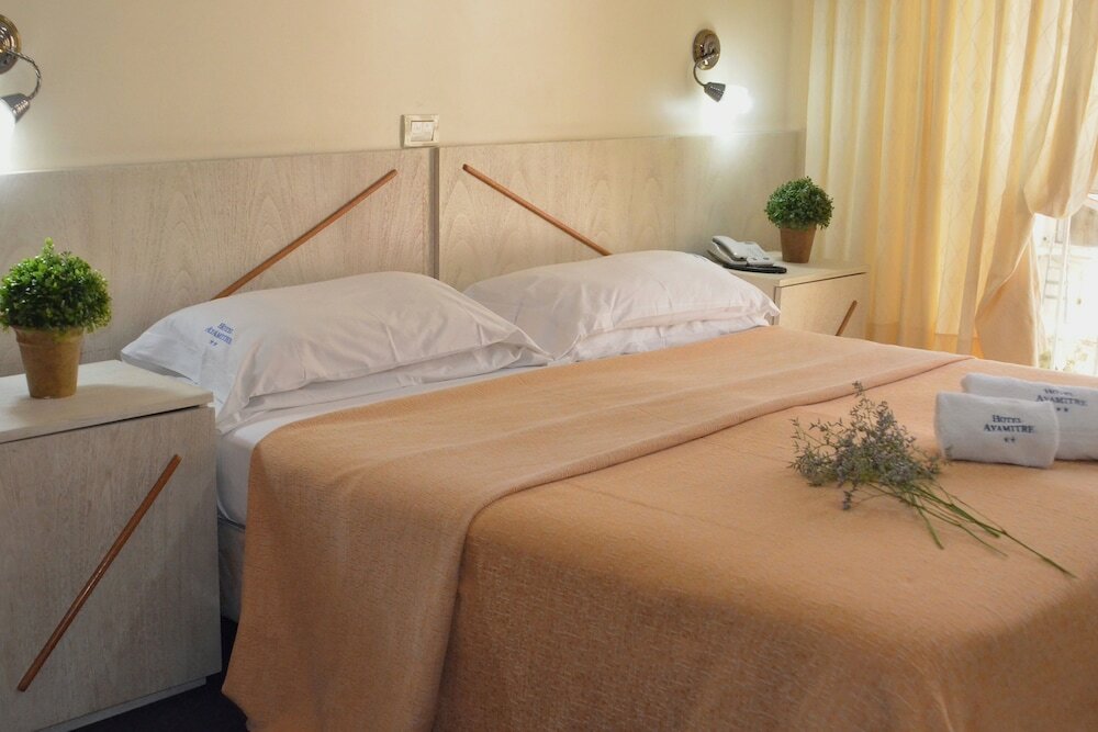 Фото Hotel Ayamitre