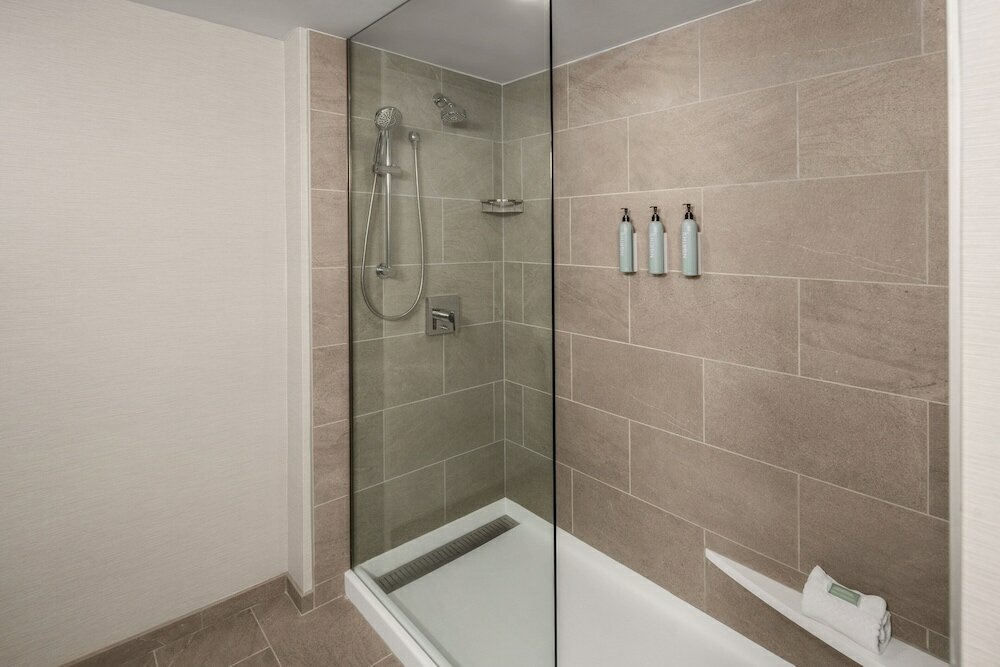 Фото Courtyard by Marriott Seattle Bellevue/Downtown