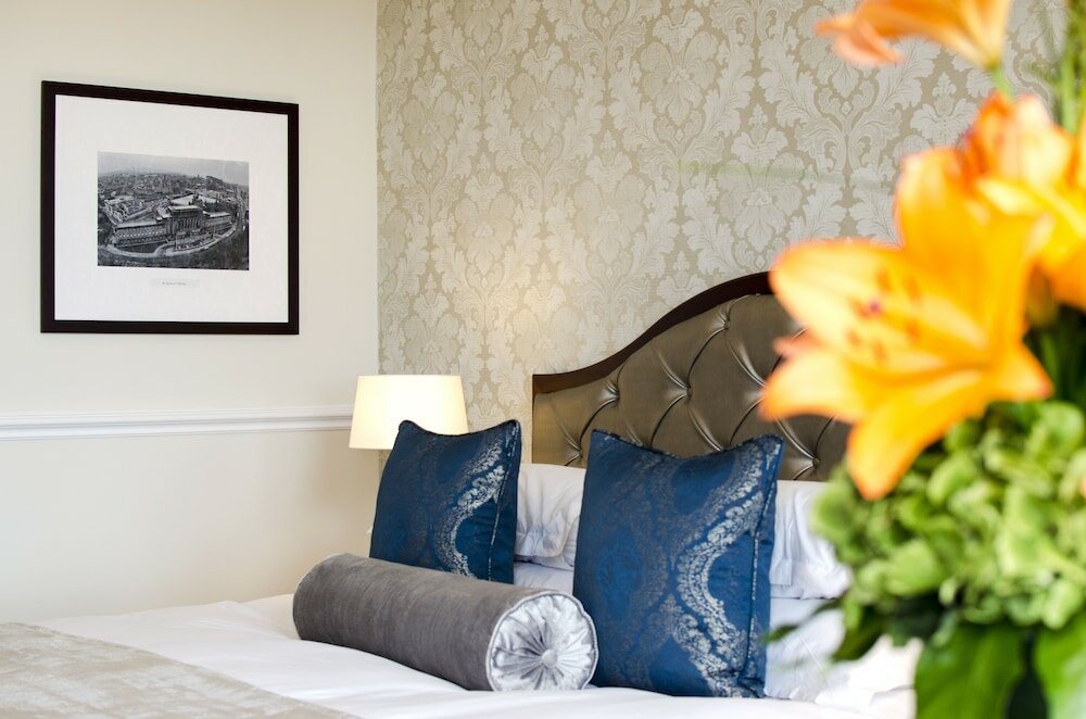 Фото The Bonham Hotel