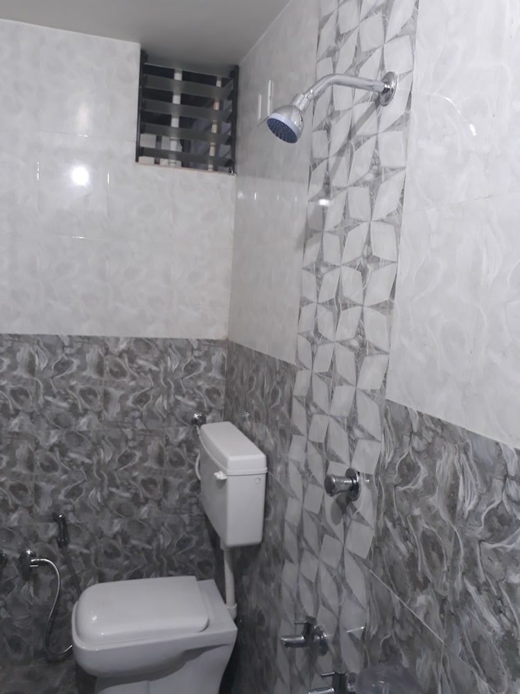 Фото Hotel Gayatri by Sky Stays