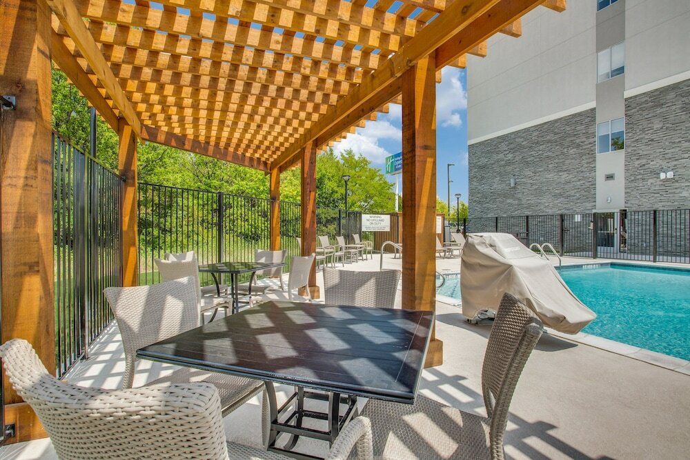 Фото Holiday Inn Express And Suites Denton South, an Ihg Hotel