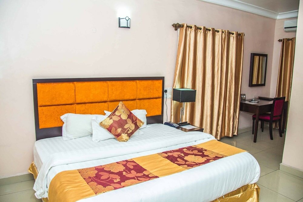 Фото Royal Crest Hotel & Suites