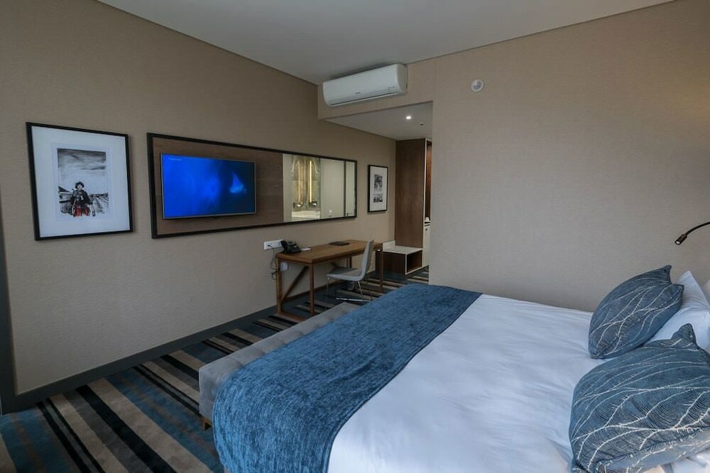 Фото Mayfair Hotel