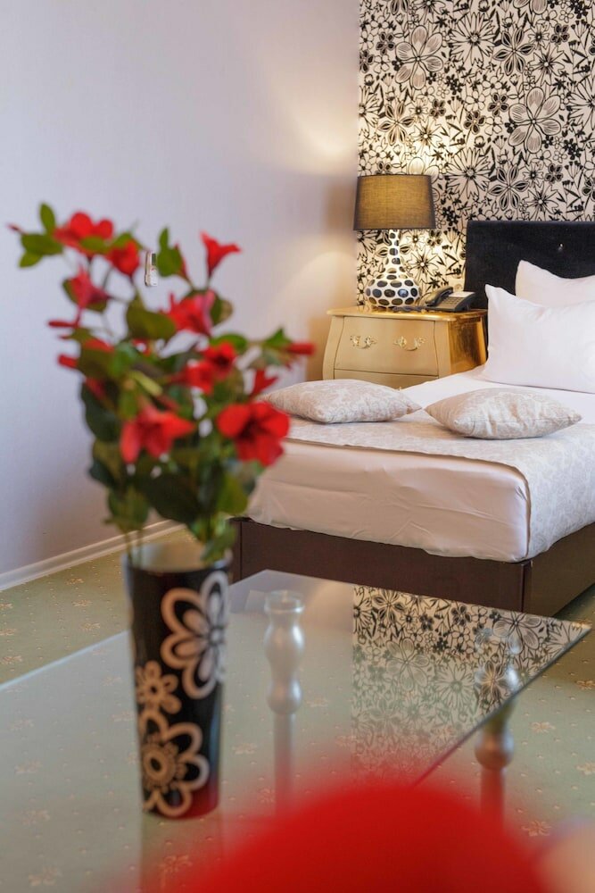 Фото Weekend Boutique Hotel