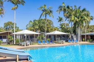 Гостиница Blue Dolphin Holiday Resort - Campground