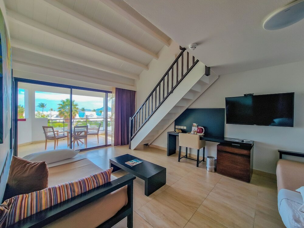 Фото Hommage Hotel & Residences