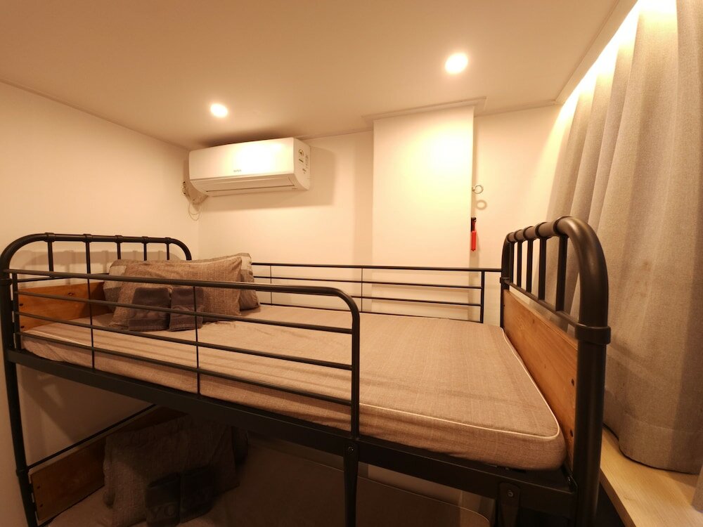 Фото Oyo Hostel Myeongdong 3