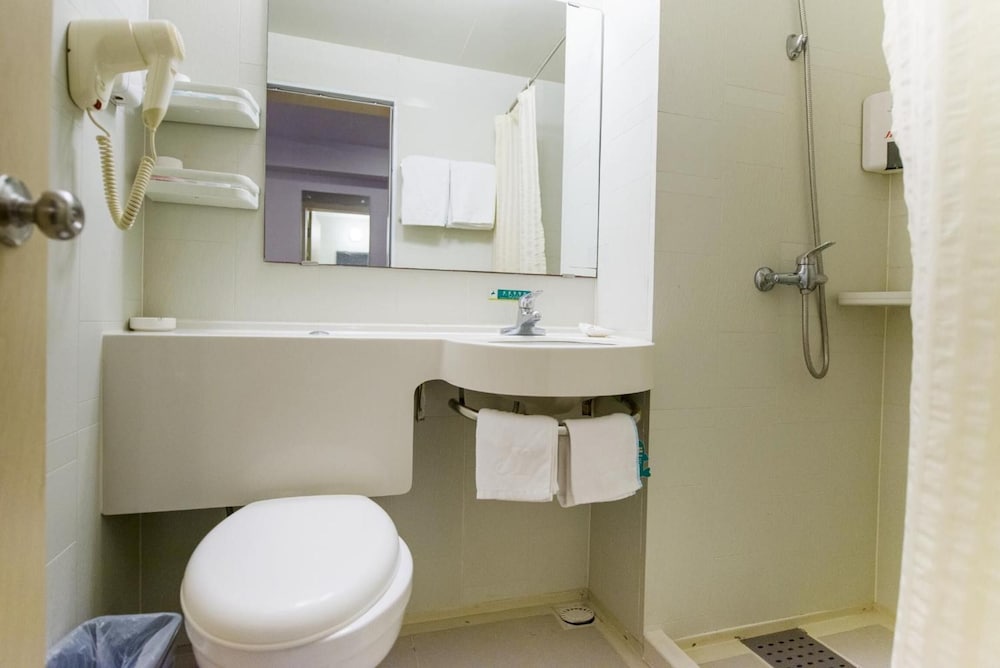 Фото Jinjiang Inn Daming Lake New Scenic Lishan Road, Jinan