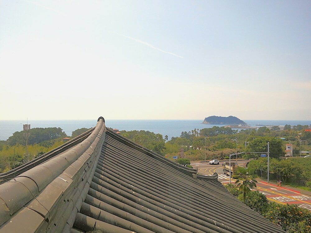 Фото Jeju Hanok Hotel Hallagung