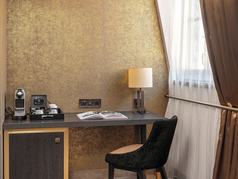 Фото Niepce Paris Hotel, Curio Collection by Hilton