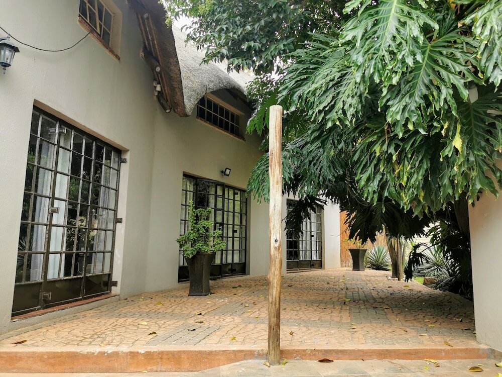 Фото Aerotropolis Guest Lodge