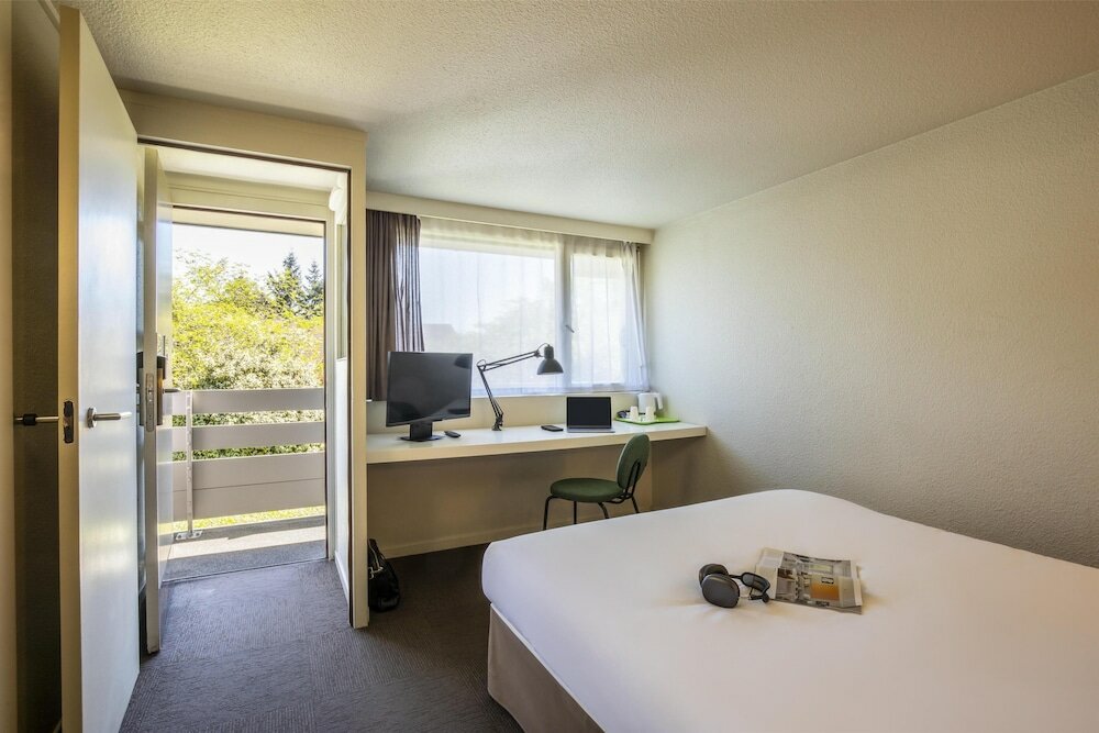 Фото Campanile Evry Est - Saint-Germain les Corbeil