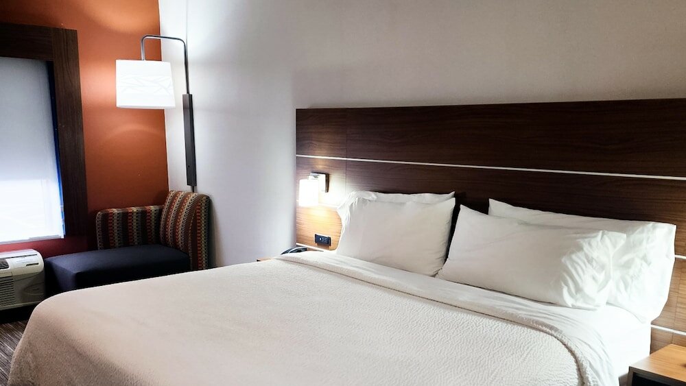 Фото Holiday Inn Express Hotel & Suites Chicago South Lansing, an Ihg Hotel