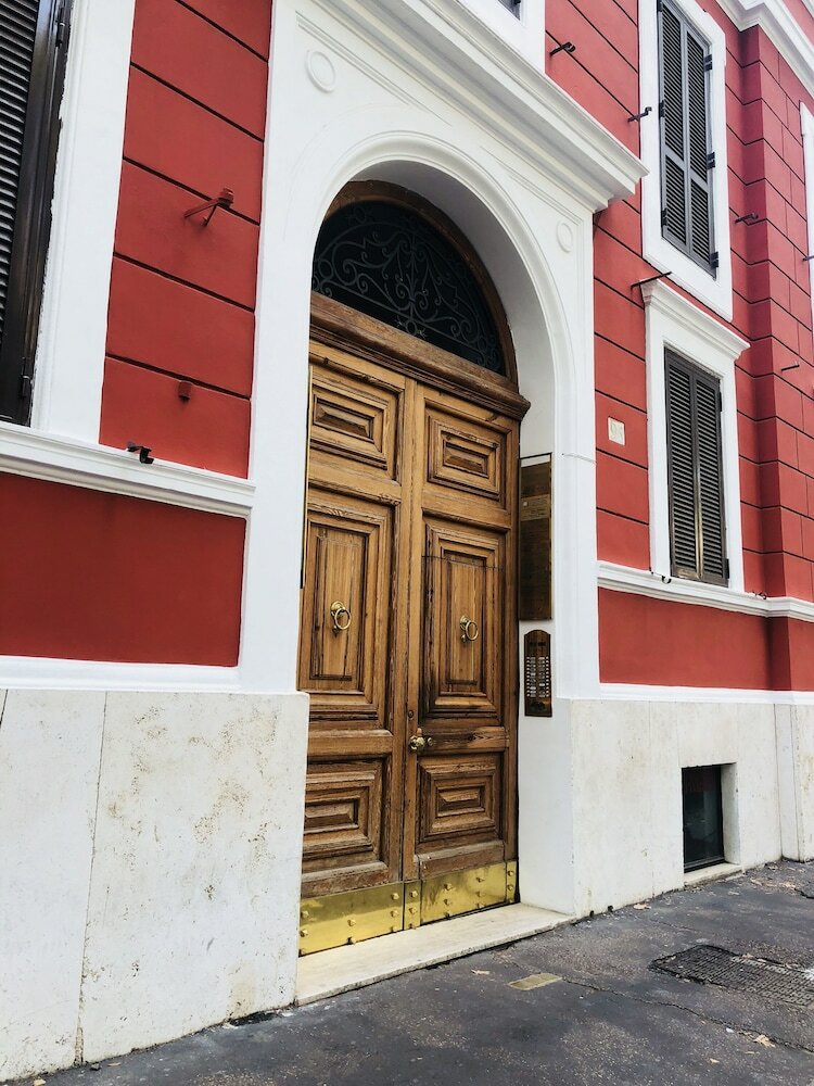 Фото Empire Suites