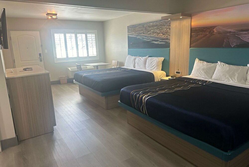 Фото Super 8 by Wyndham Oceanside Downtown