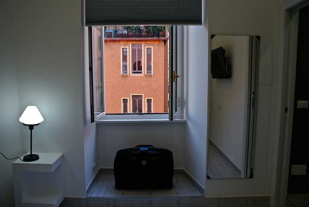 Фото Empire Suites