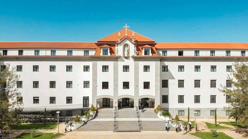 Гостиница SDivine Fátima Hotel в Округе Сантарен