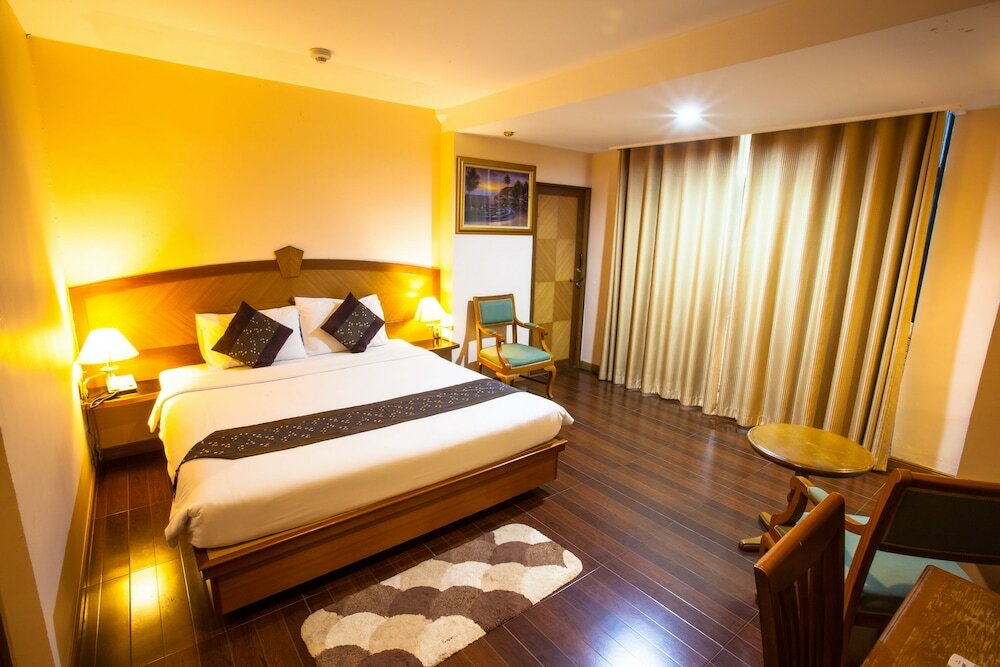 Фото Nh Elegant Hotel