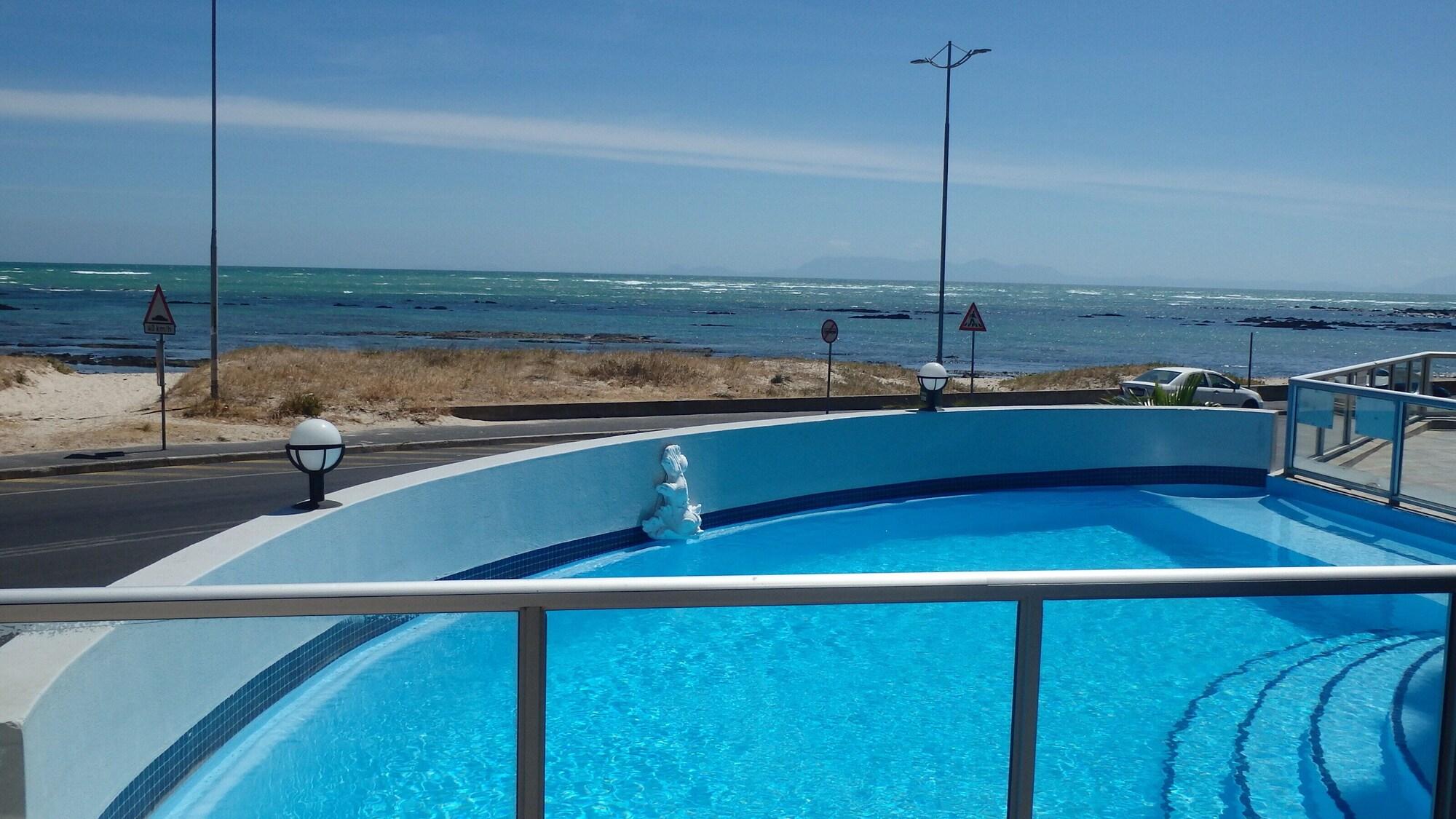 Фото Ocean Breeze Hotel