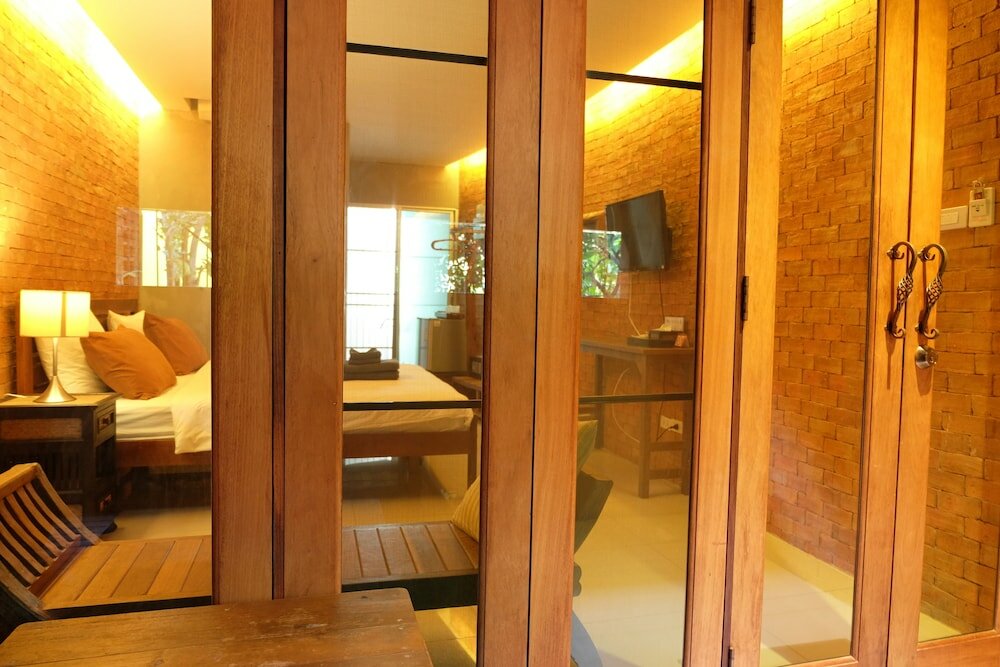 Фото The White Elephant Home