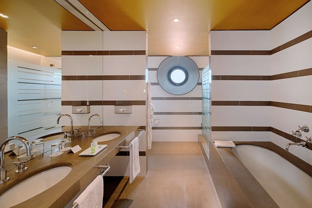 Фото Nh Bologna de la Gare