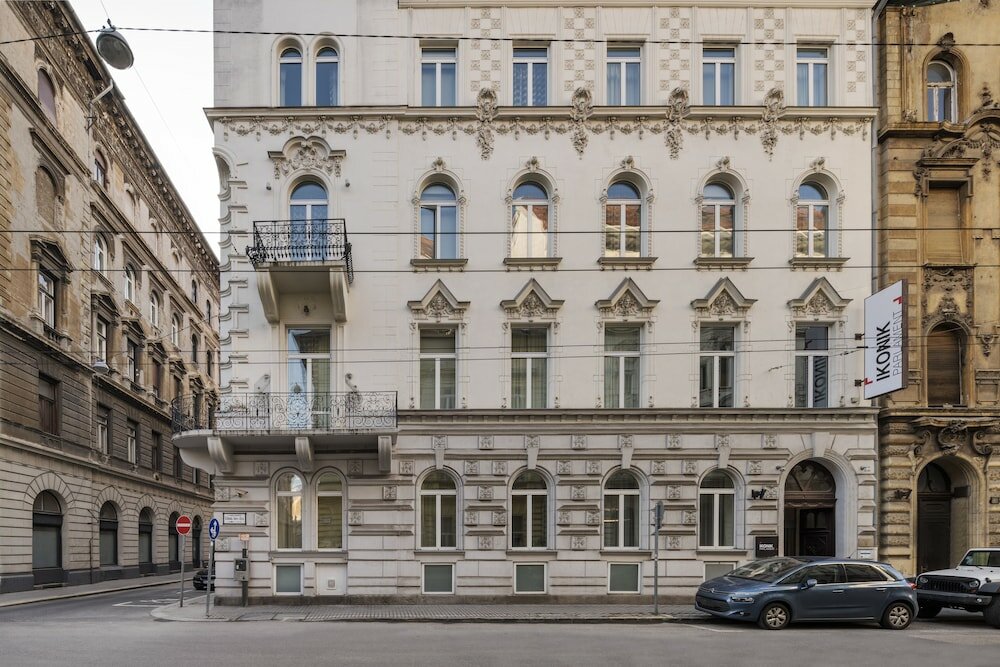 Фото Ikonik Parlament