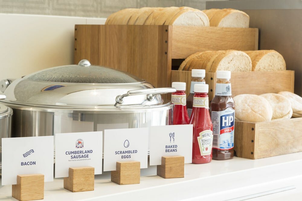 Фото Holiday Inn Express London - Park Royal