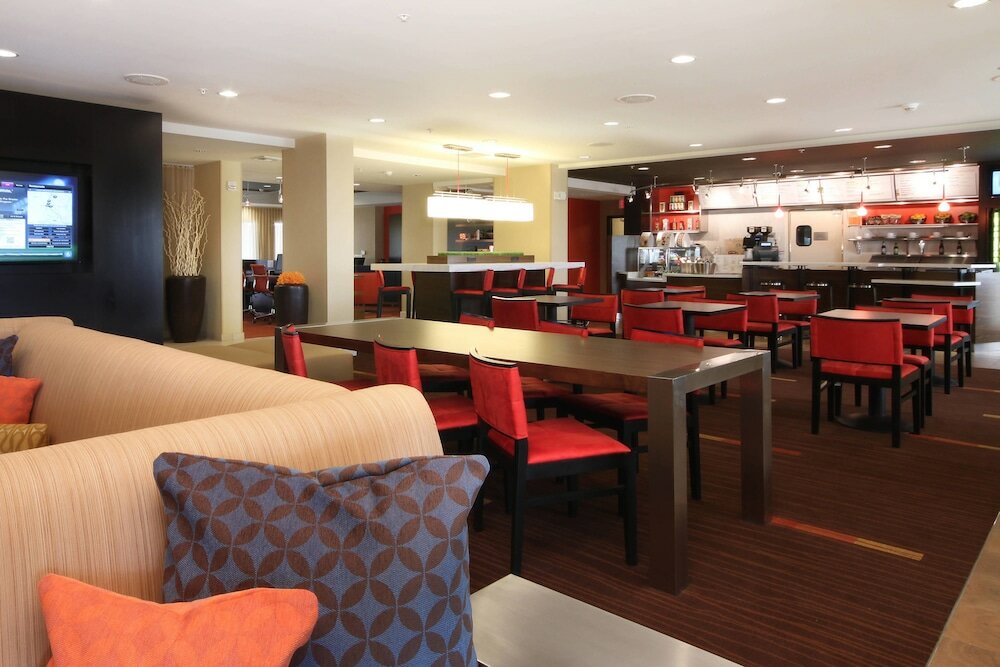 Фото Courtyard by Marriott Salinas Monterey