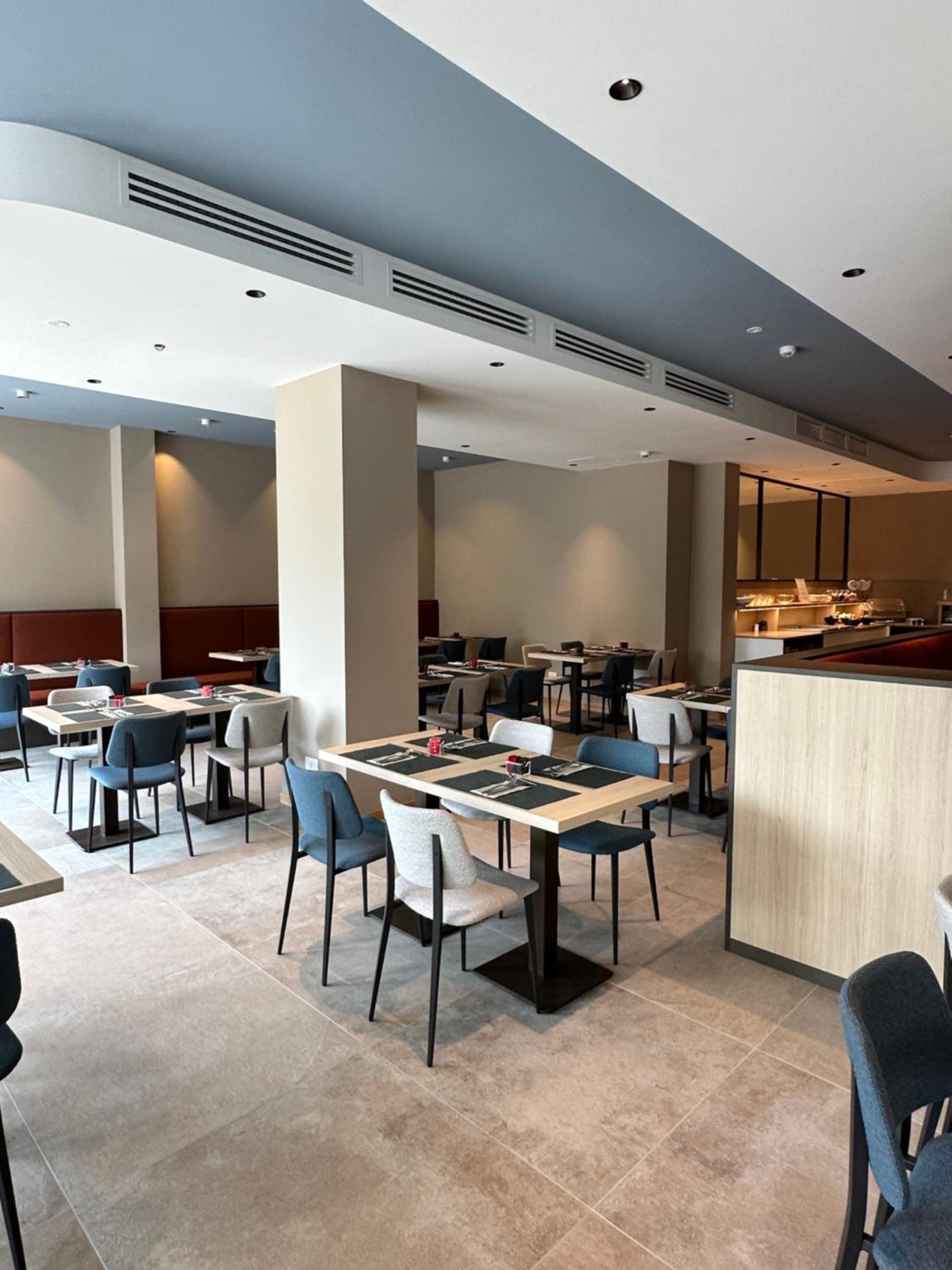 Фото Petit Hotel