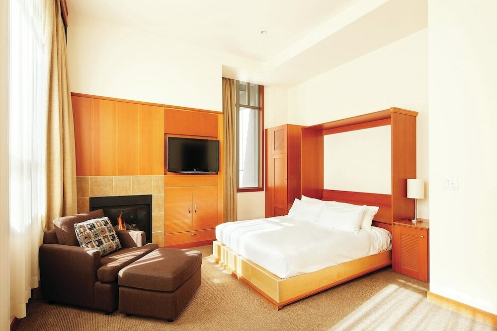 Фото Pan Pacific Whistler Village Centre