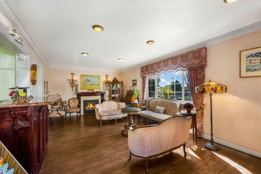 Фото Carmel Inn And Suites