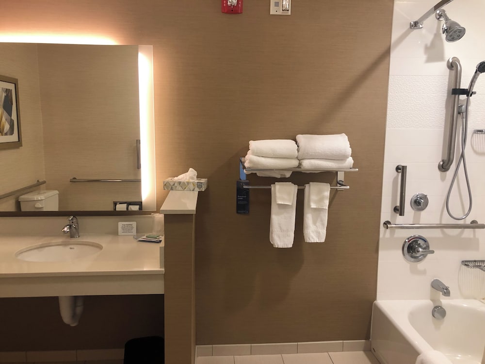 Фото Fairfield Inn & Suites by Marriott Detroit Lakes