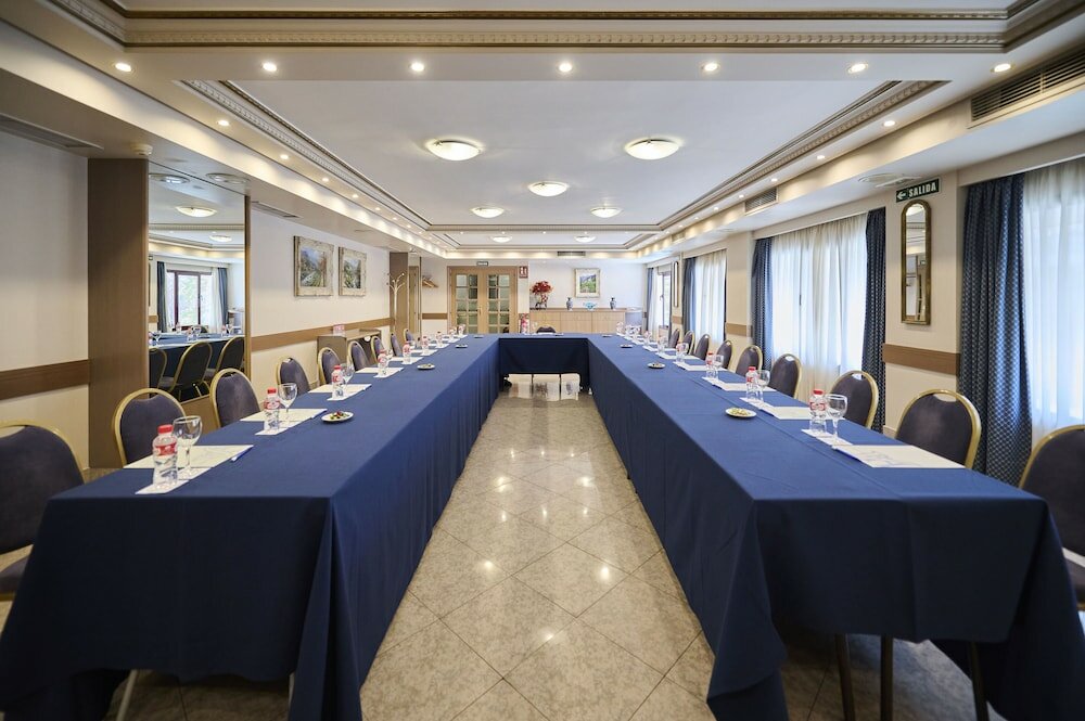 Фото Hotel Albret