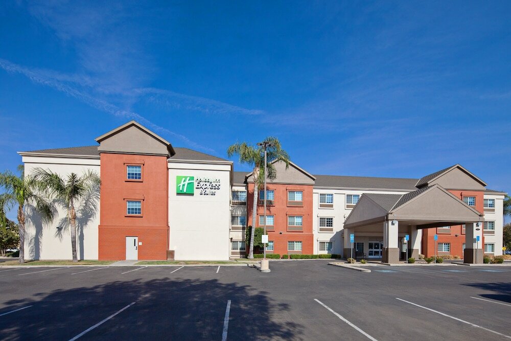 Фото Holiday Inn Express & Suites Tulare, an Ihg Hotel