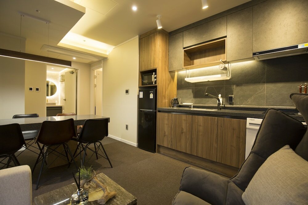 Фото Uh Suite The Jongno