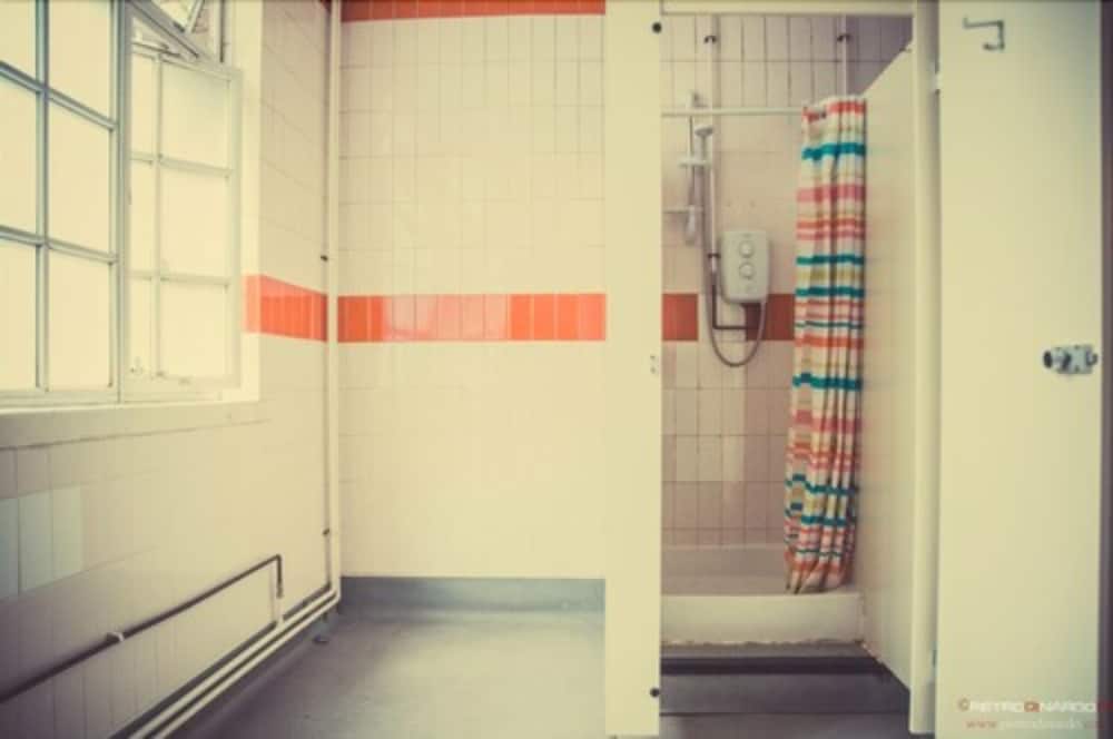 Фото Rock n Bowl Hostel