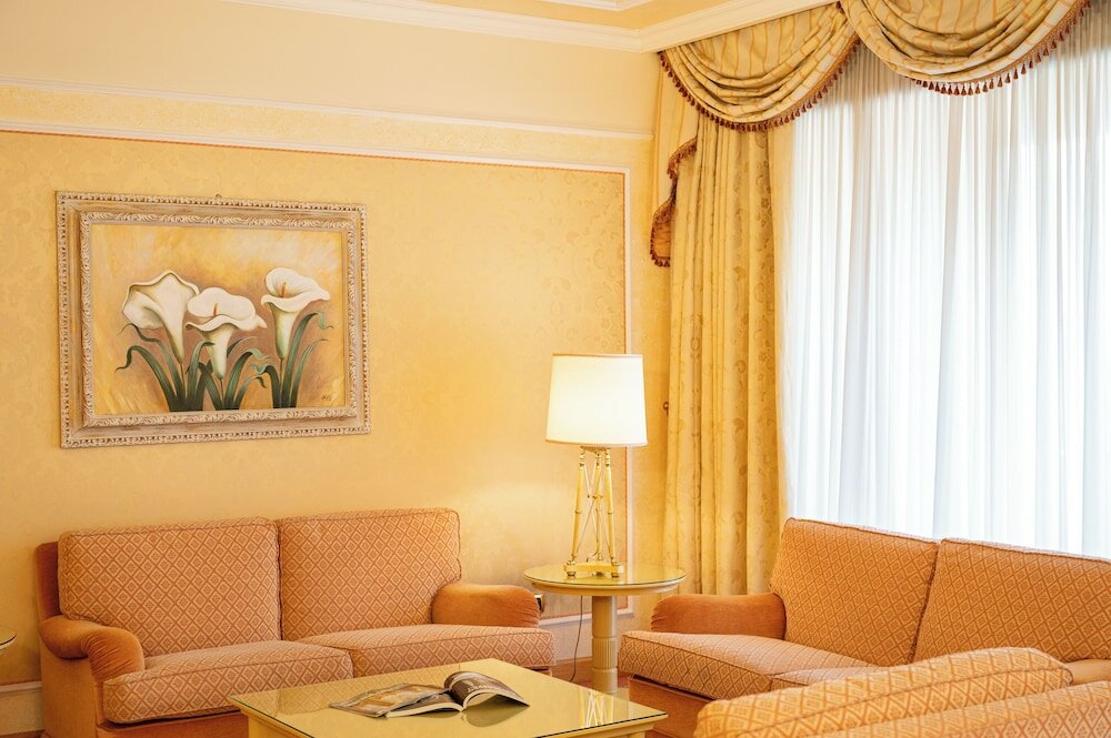 Фото Royal Hotel Carlton